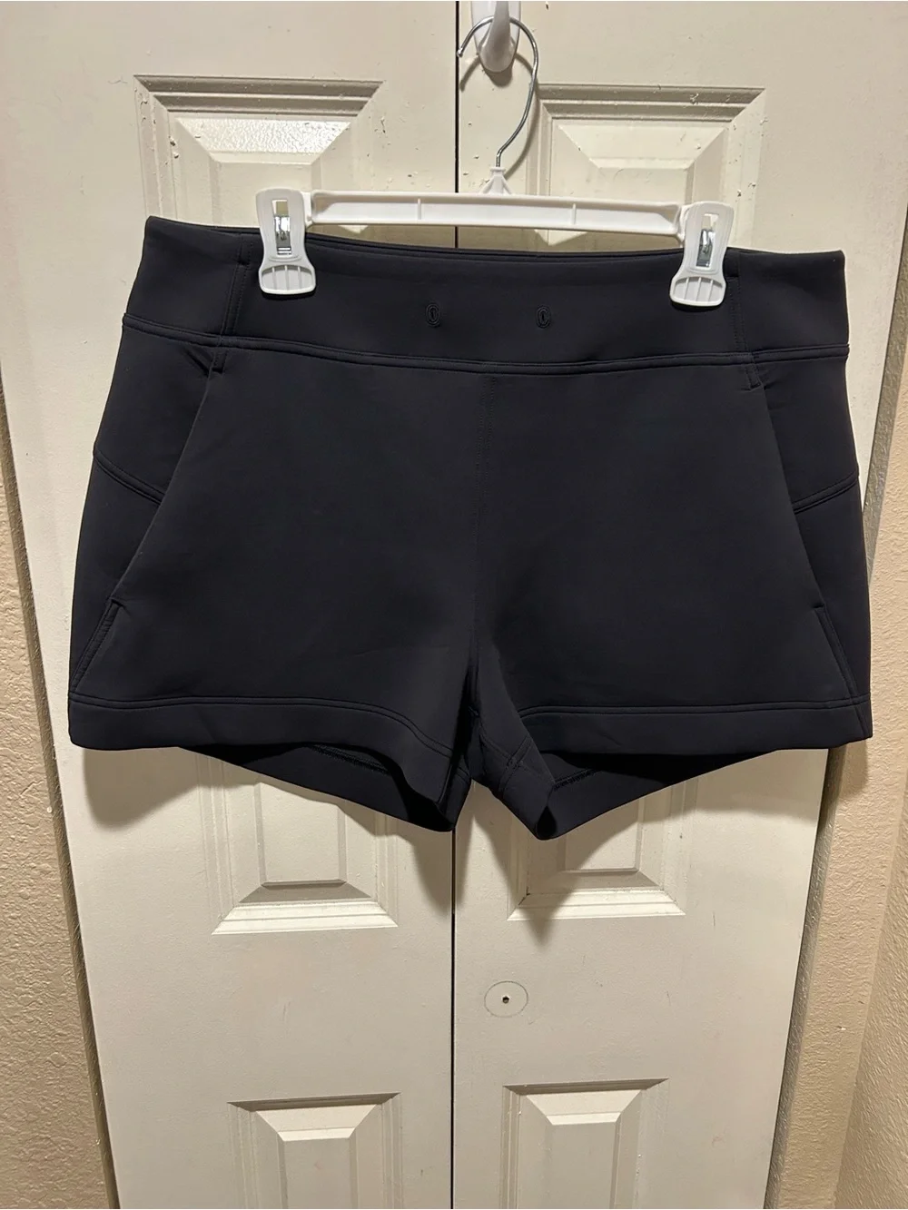 Lululemon In Form Shorts Black , size 12